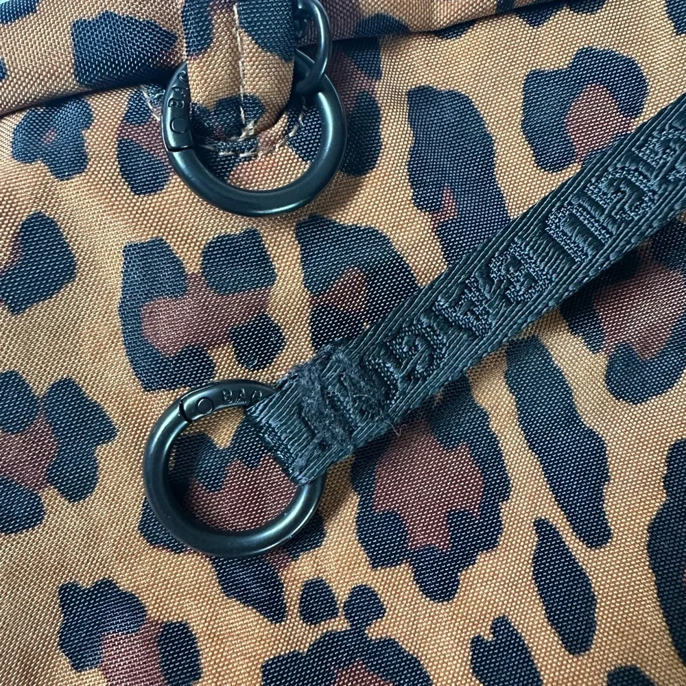 BAGGU Leopard Print Bowler Bag regular size, slight interior discoloration - Picture 3 of 8